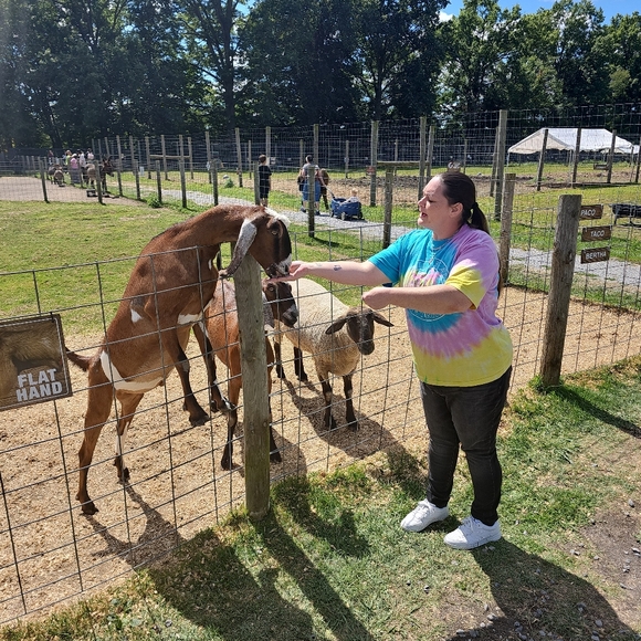 Meet your Posher, Tiffany - Picture 4 of 5